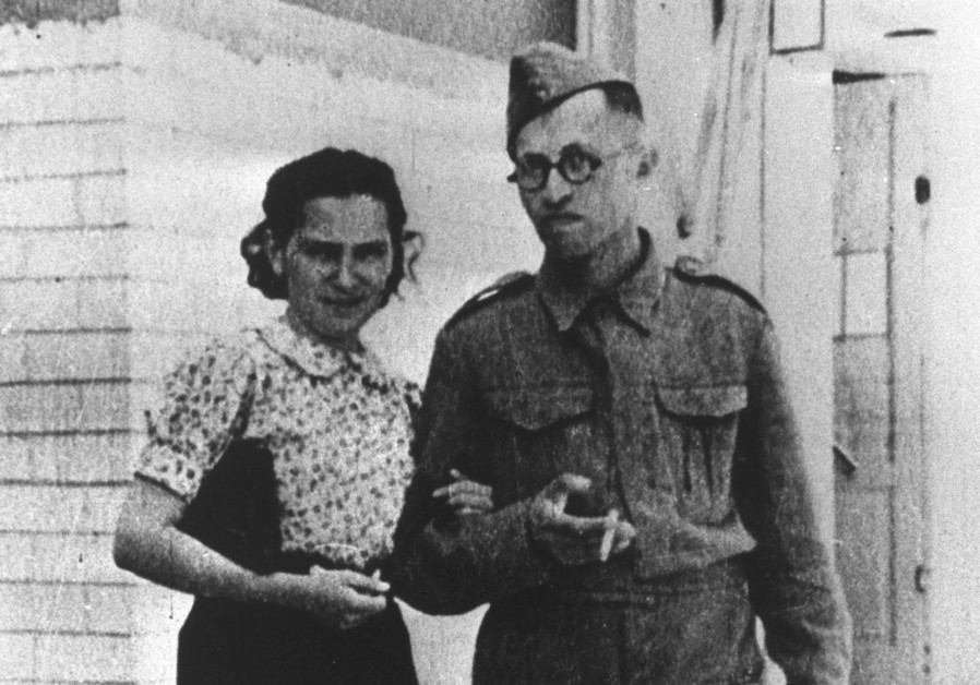 IN POLISH army uniform with wife Aliza in Tel Aviv. (Credit: Wikimedia Commons)