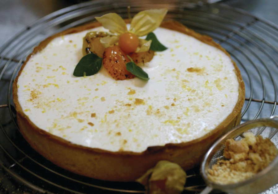 Apricot cream cheese tart. (Credit: PASCALE PEREZ-RUBIN) 