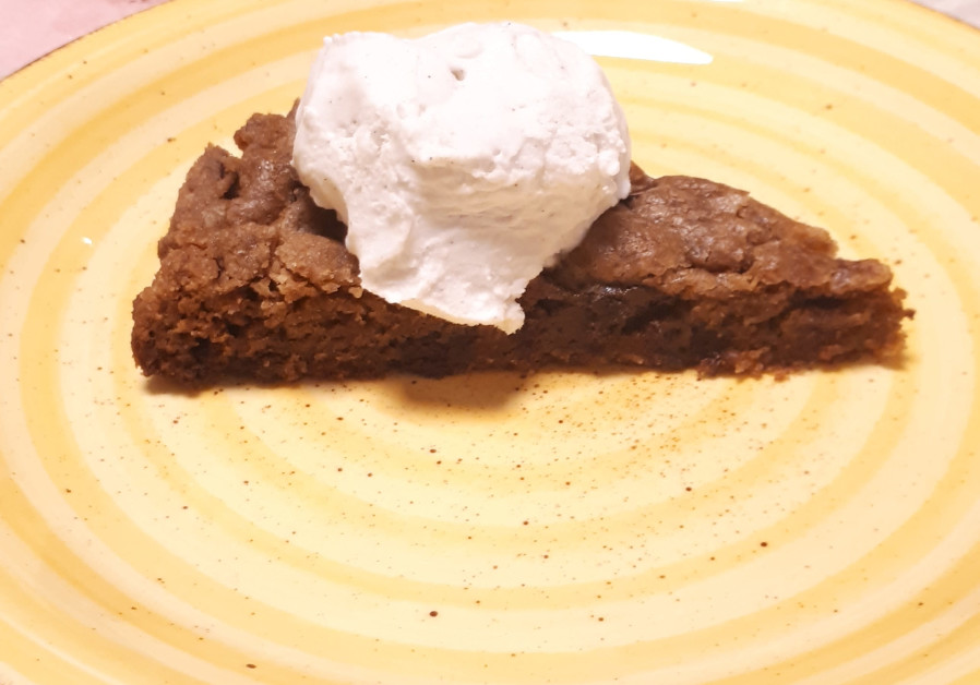WHY NOT make your life easier with a crockpot dessert? (HENNY SHOR)