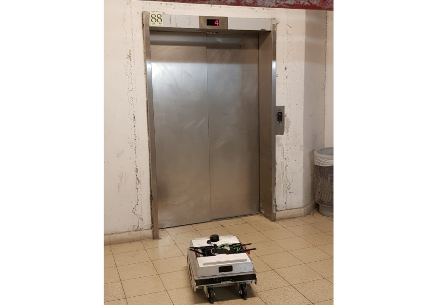 The autonomous robot waiting for the elevator (Credit: Sheba Medical Center)