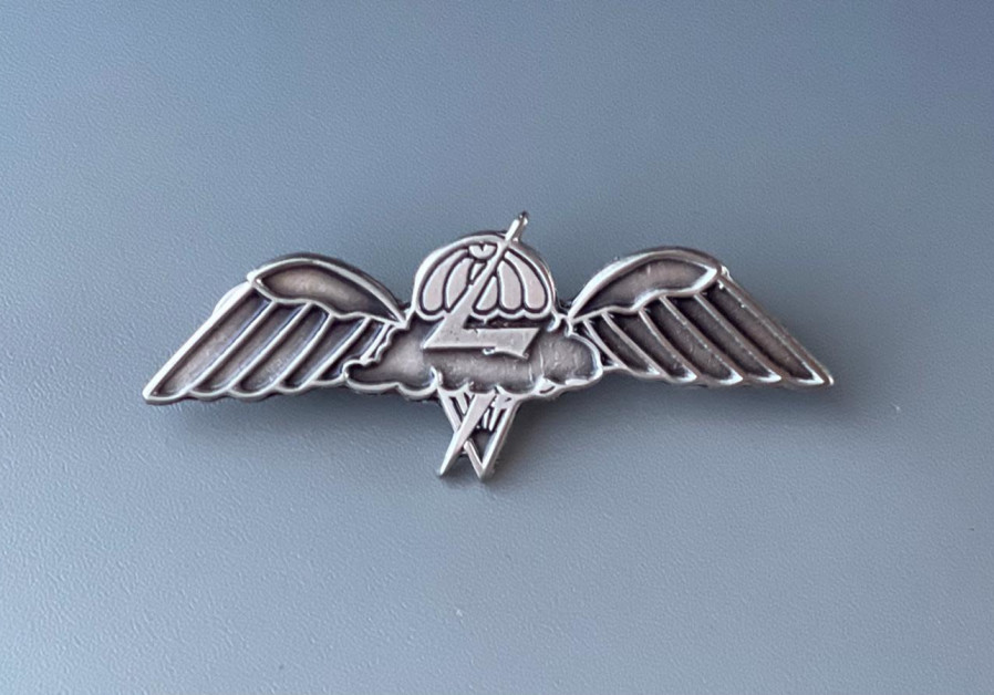 The new pin: Lightning and paratrooper wings (Credit: IDF SPOKESPERSON'S UNIT)