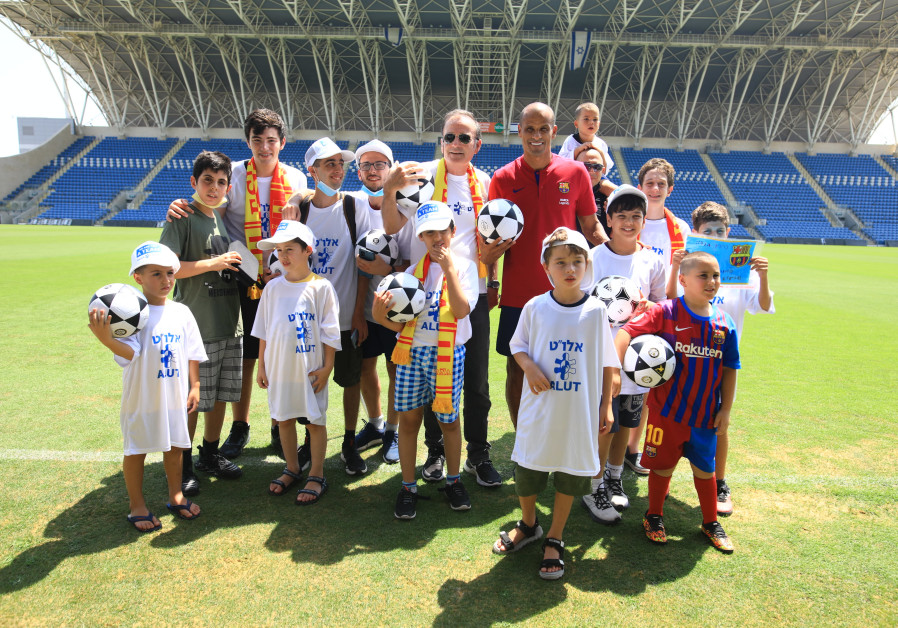 FC Barcelona Legends meet with the Israeli Society for Autistic Children (Credit: Shlomi Mizrahi)