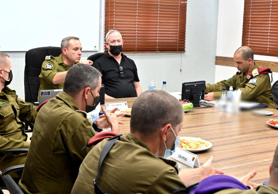 Defense Minister Benny Gantz at a situational assessment in the south of Israel, August 3, 2021 (Credit: ARIEL HERMONI / DEFENSE MINISTRY)
