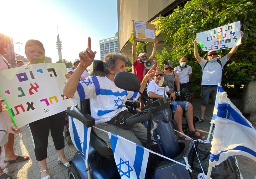 Image Name: Disability Rights activists block Ayalon Highway to protest new state budget, August 5, 2021 (Credit: AVSHALOM SASSONI/MAARIV)
