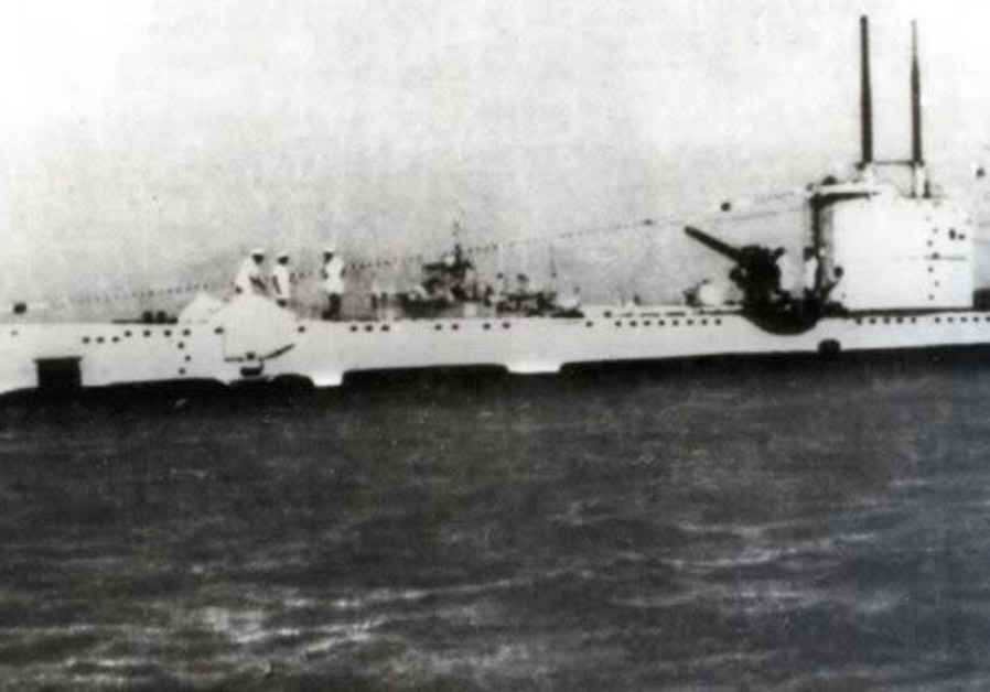 A British V-Class submarine, like the type that torpedoed the Tánaïs