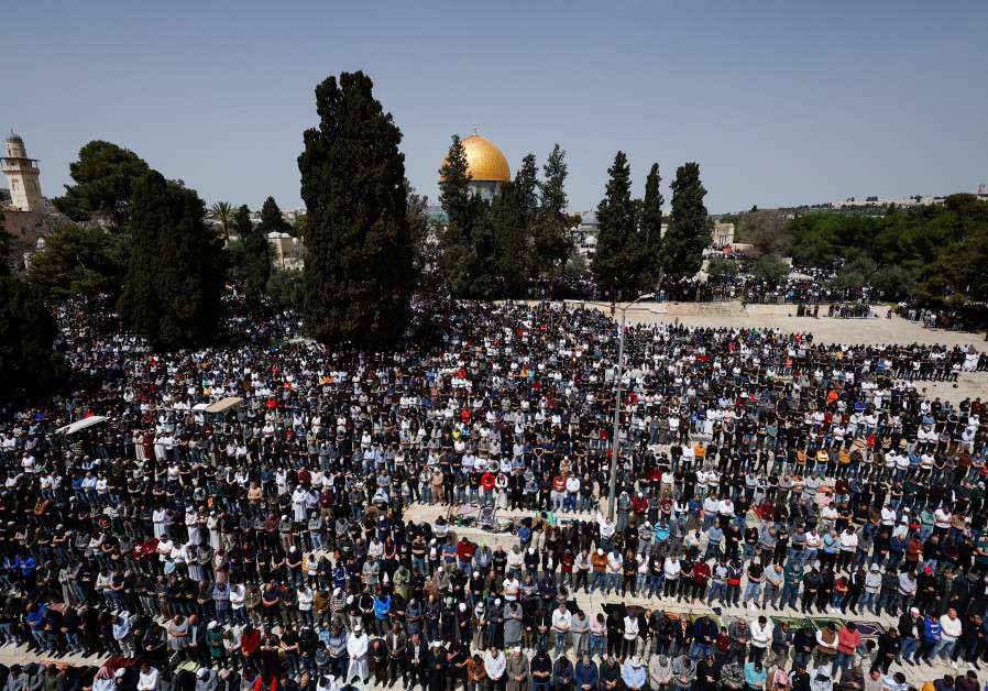 Over 200,000 Palestinians at al-Aqsa for second Friday prayers of Ramadan