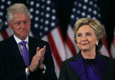 Hillary Clinton, accompanied by her husband former US President Bill Clinton (L)