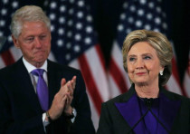 Hillary Clinton, accompanied by her husband former US President Bill Clinton (L)