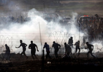 Palestinians protesting on the Gaza side of the border between Israel and Gaza, June 2018