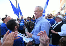 Benny Gantz at a campaign event for the Blue and White faction in Ashdod, Friday March 8, 2019.