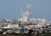 AUMENTA EL HUMO de la Franja de Gaza tras un ataque militar de las FDI, agosto de 2014. 
