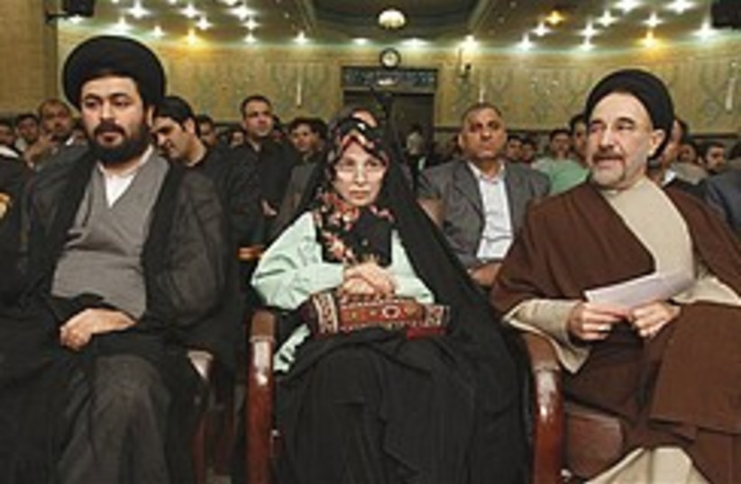 Zahra Rahnavard, center, the wife of Iranian oppos (photo credit: AP)