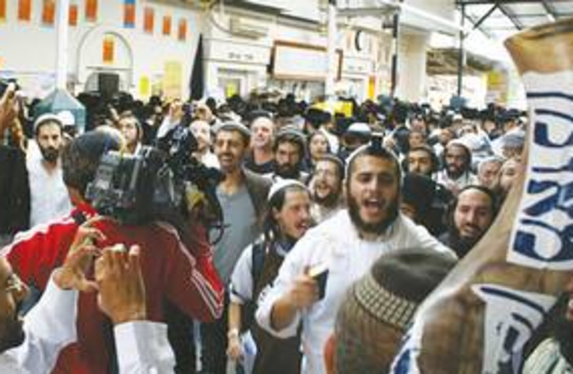 Rabbi Nahman supporters in Ukraine 311 (photo credit: Ben Hartman)