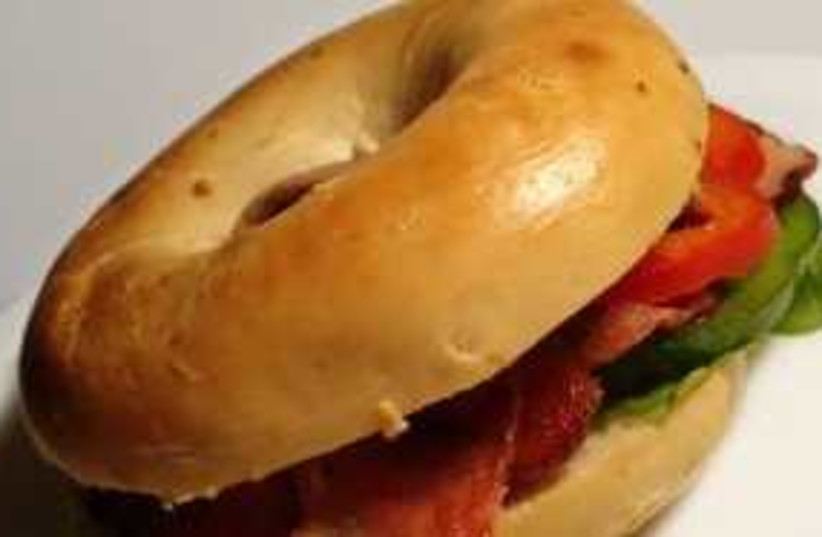Bagel filled with vegetables 311 (photo credit: Stock photo)