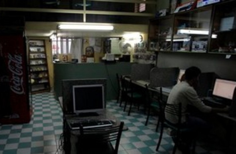 311_Palestinian internet cafe (photo credit: ASSOCIATED PRESS)
