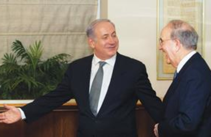 Netanyahu and Mitchell 311 (photo credit: AP)