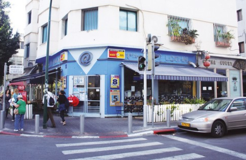 Ben Yehuda street 521 (photo credit: Shmuel Bar-Am)