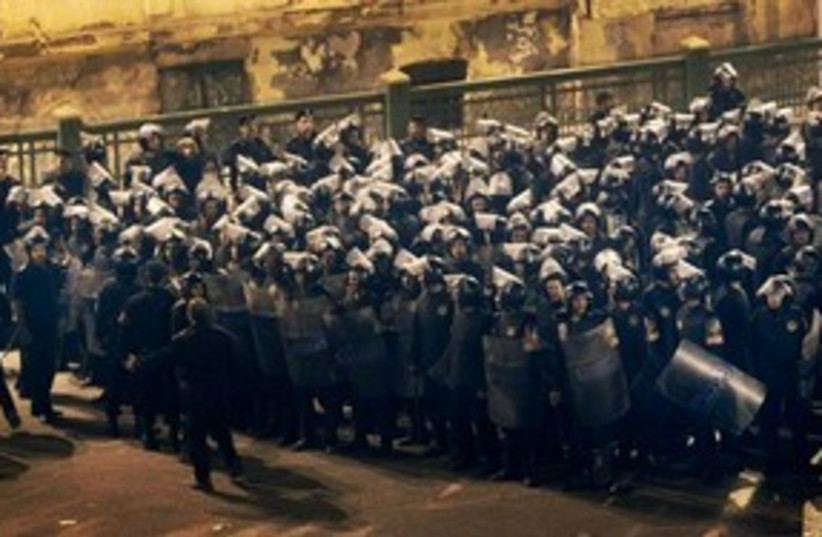 Egyptian riot police in Cairo 311 AP (photo credit: AP)