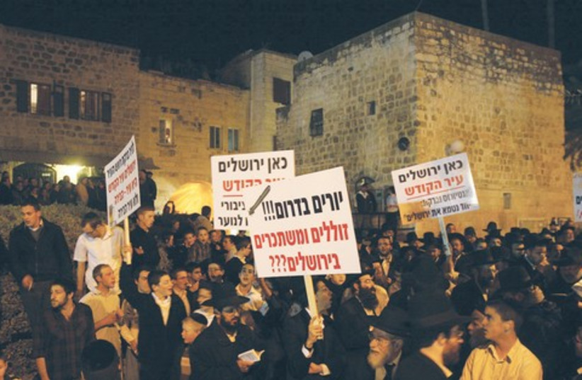 Haredim protest Old City Flavor Festival 521 (photo credit: Marc Israel Sellem)