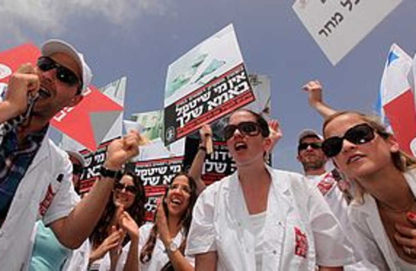 doctors protest 311 (photo credit: Marc Israel Sellem)