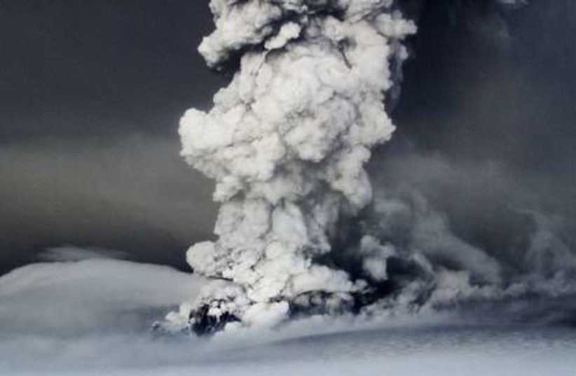 Iceland volcano smoke 521 (photo credit: REUTERS/STR New)