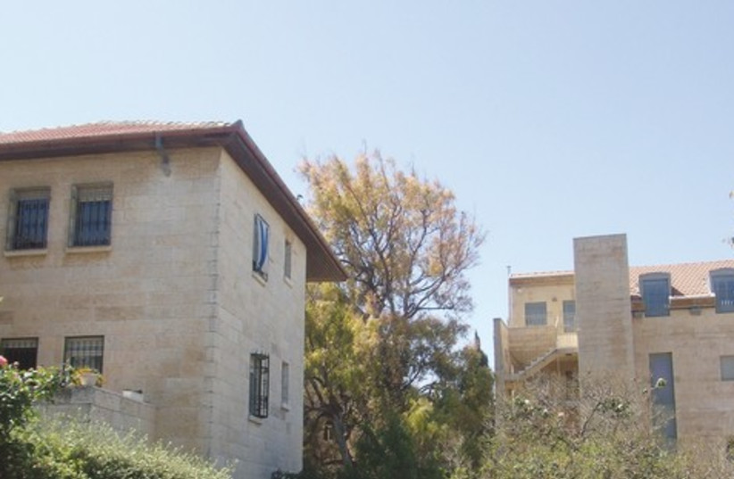 Jerusalem's Abu Tor residents protest municipal construction plans - Vimarsana News