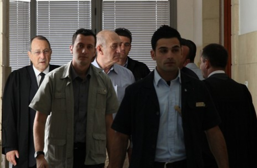 Ehud Olmert arrives at J'lem court for trial 