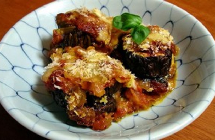 Eggplant parmesan 311 (photo credit: Wiki Commons)