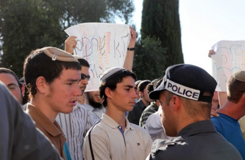 Jerusalem protests against arrest of Rabbi  Lior