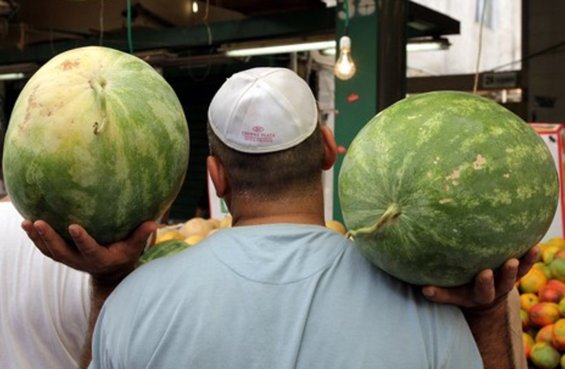 Balancing act, Tel Aviv's Hatikva market