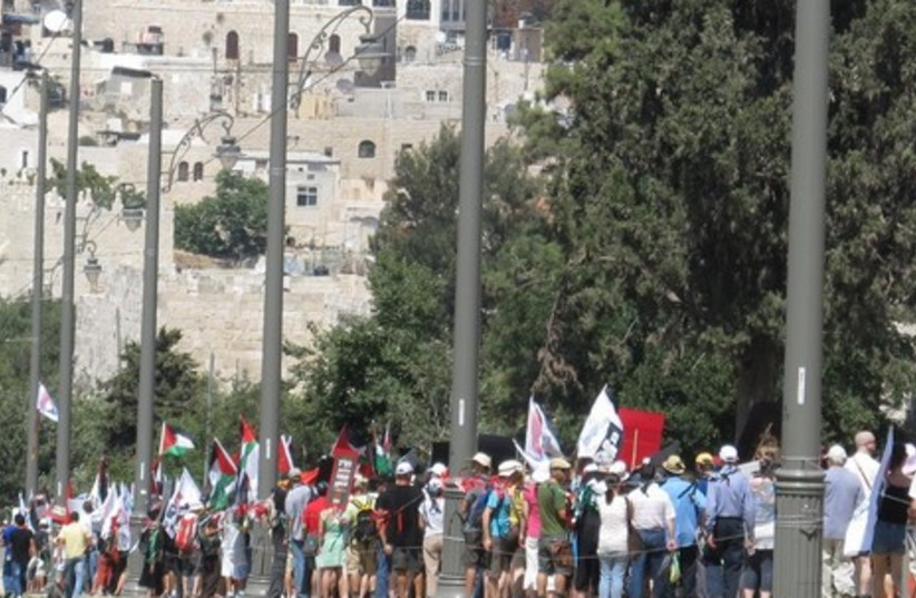 Thousands march in J'lem for Palestinian state