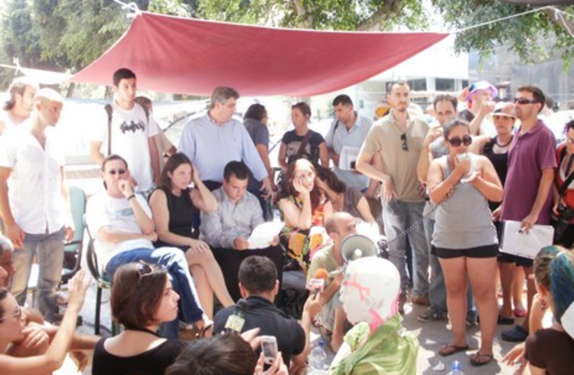 MKs visit tent city