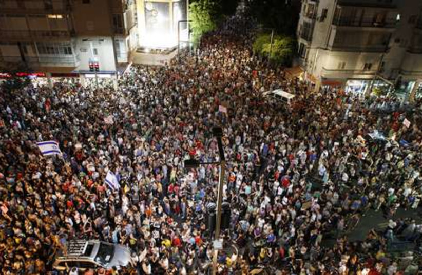 Tel Aviv protests  521 (photo credit: REUTERS/Amir Cohen)