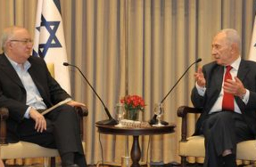 President Shimon Peres at Trajtenberg c'tee 311 (photo credit: Mark Neiman / GPO)