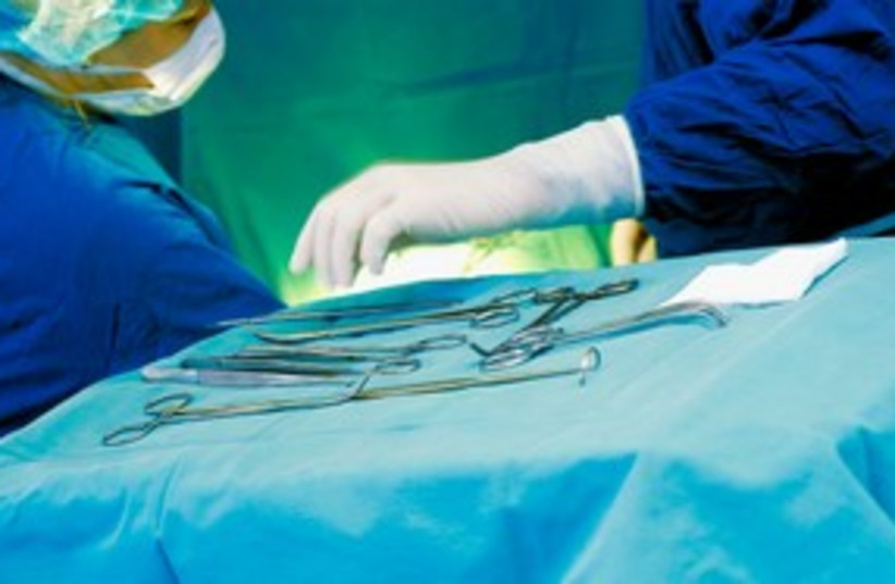 surgery doctors transplant slicing 311 (photo credit: Thinkstock/Imagebank)
