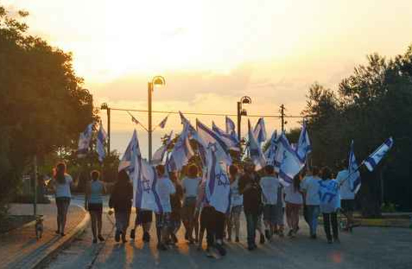 Crowds in Mitzpe Hila await Gilad Schalit’s return 52I (photo credit: Courtesy Anna Geda)