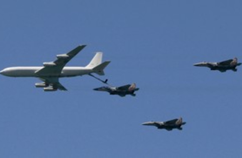 IAF F15s refueling in-flight 311 (R) (photo credit: Baz Ratner / Reuters)