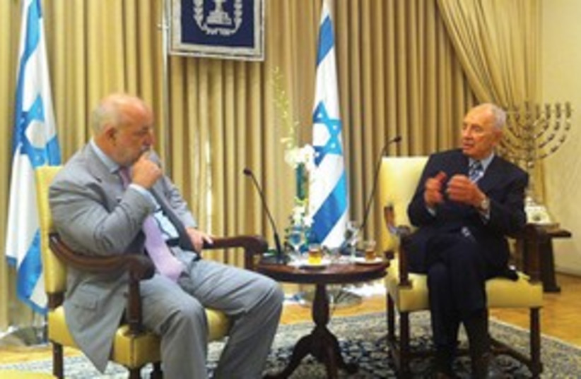 Peres and Skolkovo Foundation president Viktor Vekselberg 31 (photo credit: Courtesy of Skolkovo Foundation)