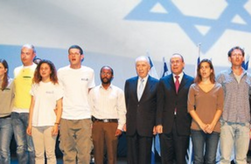 Peres at youth conference 311 (photo credit: Oshri Cohen-Akko)