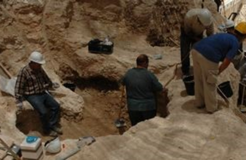 Archeological dig 300 (photo credit: Assaf Peretz/courtesy of IAA)