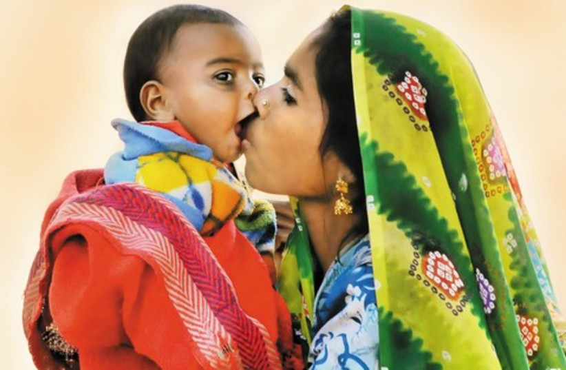 Parsha indian mother and baby 521 (photo credit: Israel Weiss)
