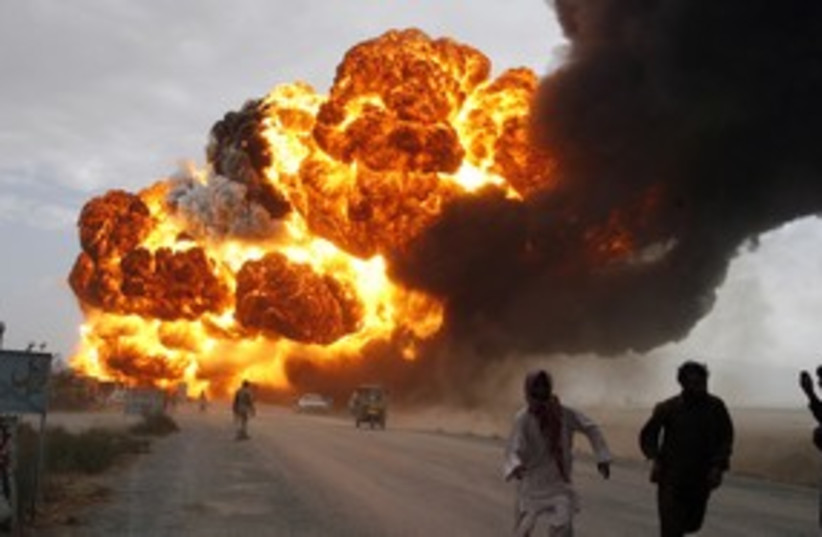 Afghanistan bomb explosion 311 R (photo credit: REUTERS/Naseer Ahmed)
