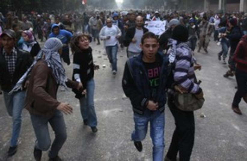 Egyptian protesters flee Tahrir 311 R (photo credit: REUTERS/Amr Abdallah Dalsh )