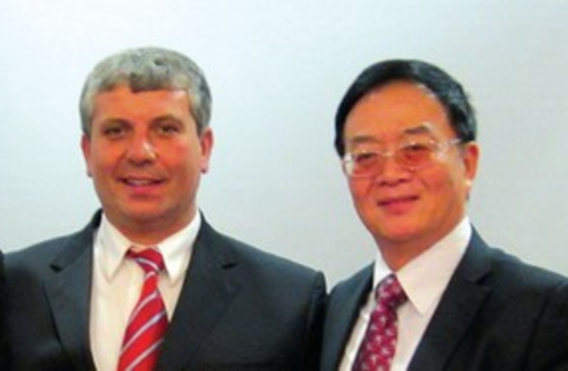 HUANGENG PAN with Shalom Simchon 311 (photo credit: Courtesy)