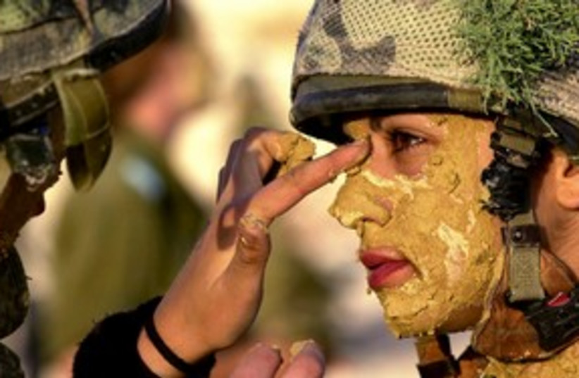 IDF female soldier, camoflage_311 (photo credit: Reuters)