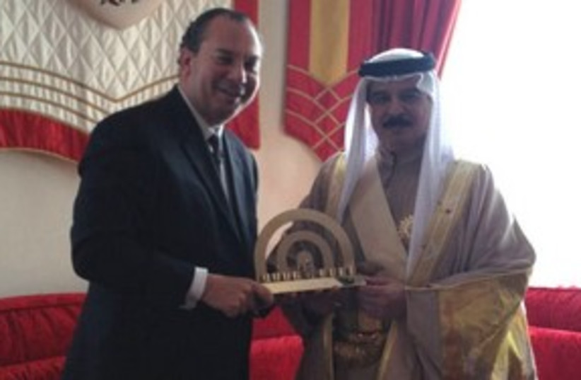 Rabbi Marc Schneier and King Hamad of Bahrain 311 (photo credit: WJC)