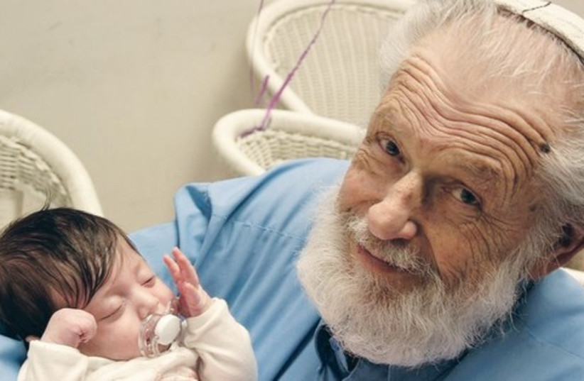 Mark Cohen and his great-granddaughter, Mia Yomtov 521 (photo credit: Courtesy GN)
