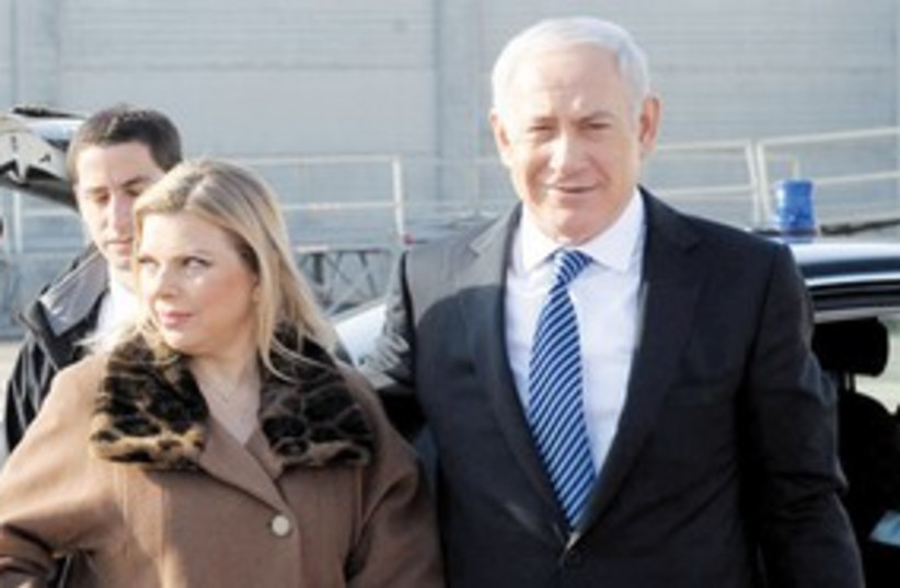 Binyamin, Sara Netanyahu arrive in Amsterdam_311 (photo credit: Amos Ben-Gershon/GPO)