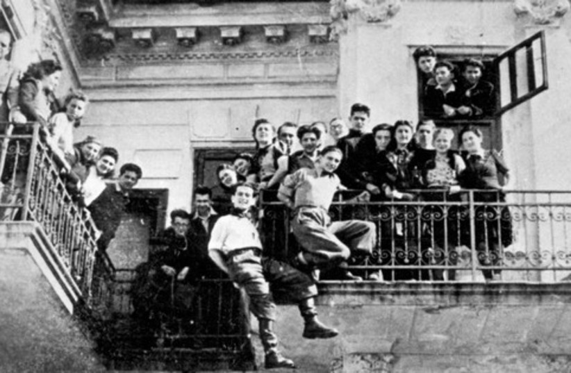 Hehalutz members in Bucharest 1941 521 (photo credit: Courtesy/Beit Hatfutsot)