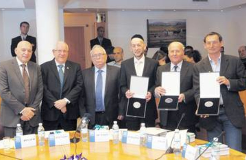 MKs display Parliamentary Excellence Awards 390 (photo credit: Yossi Zamir)
